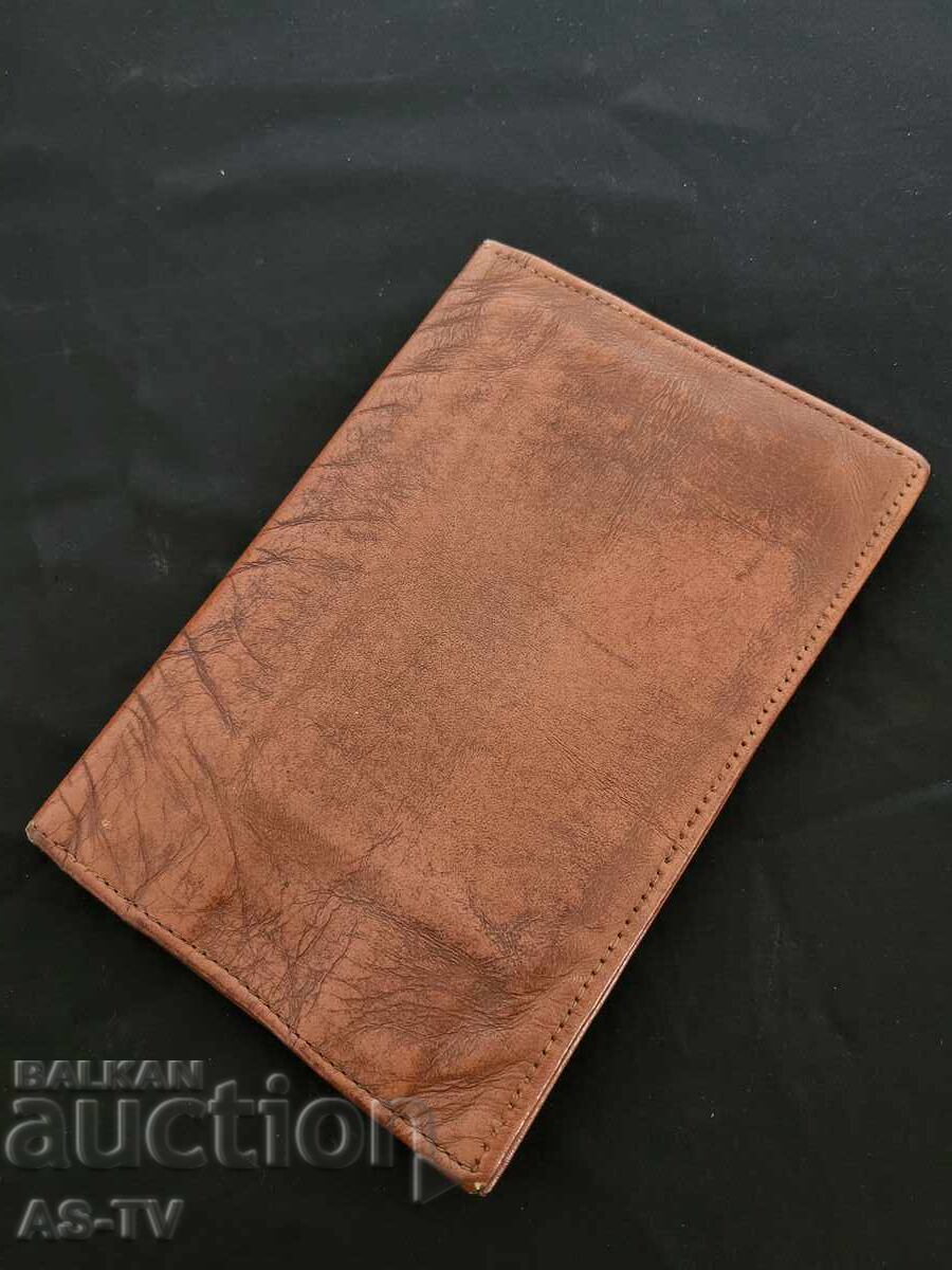 Portofel vechi de piele din perioada comunistă