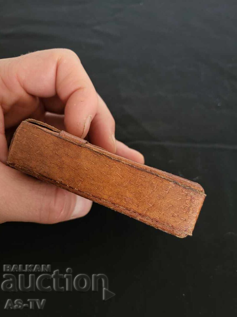 Auction Old leather snuffbox from the time of socialism Auction Old leather snuffbox from the time of socialism