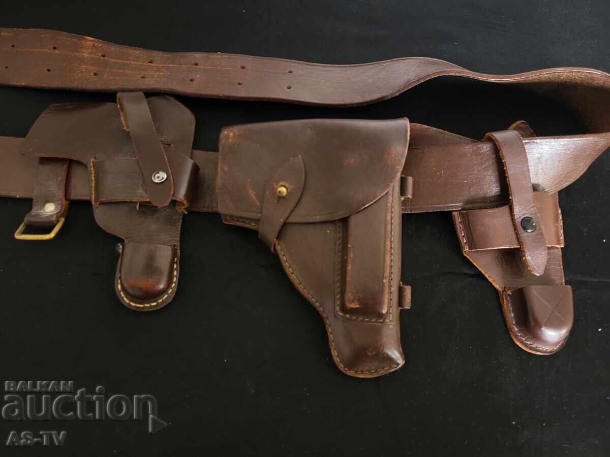 Centură veche de ofițer B.M.K. cu trei tocuri cu preț € 60.00 | 117.35 BGN Centură veche de ofițer B.M.K. cu trei tocuri cu preț € 60.00 | 117.35 BGN