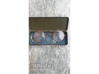 Παλιά γυαλιά με μεταλλική θήκη