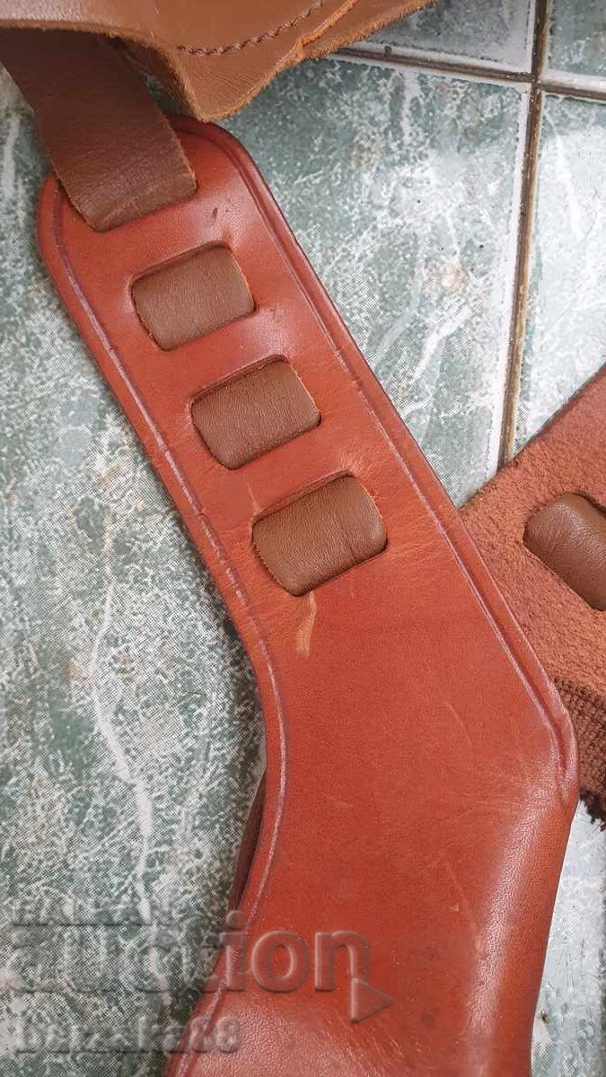 Παλιός δερμάτινος θήκη για Πιστόλι Bianchi με τιμή € 45.00 | 88.01 BGN