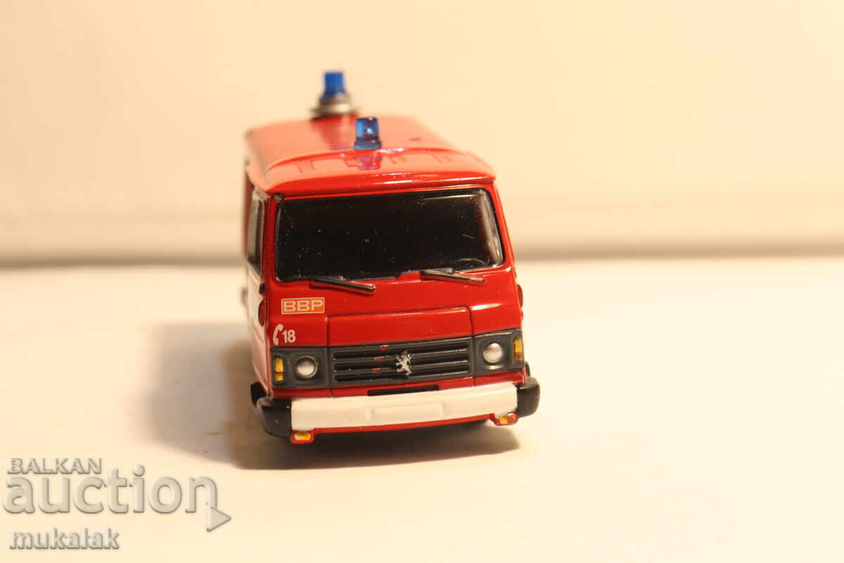 Auction  1:50 DEL PRADO PEUGEOT FIRE TRUCK MODEL