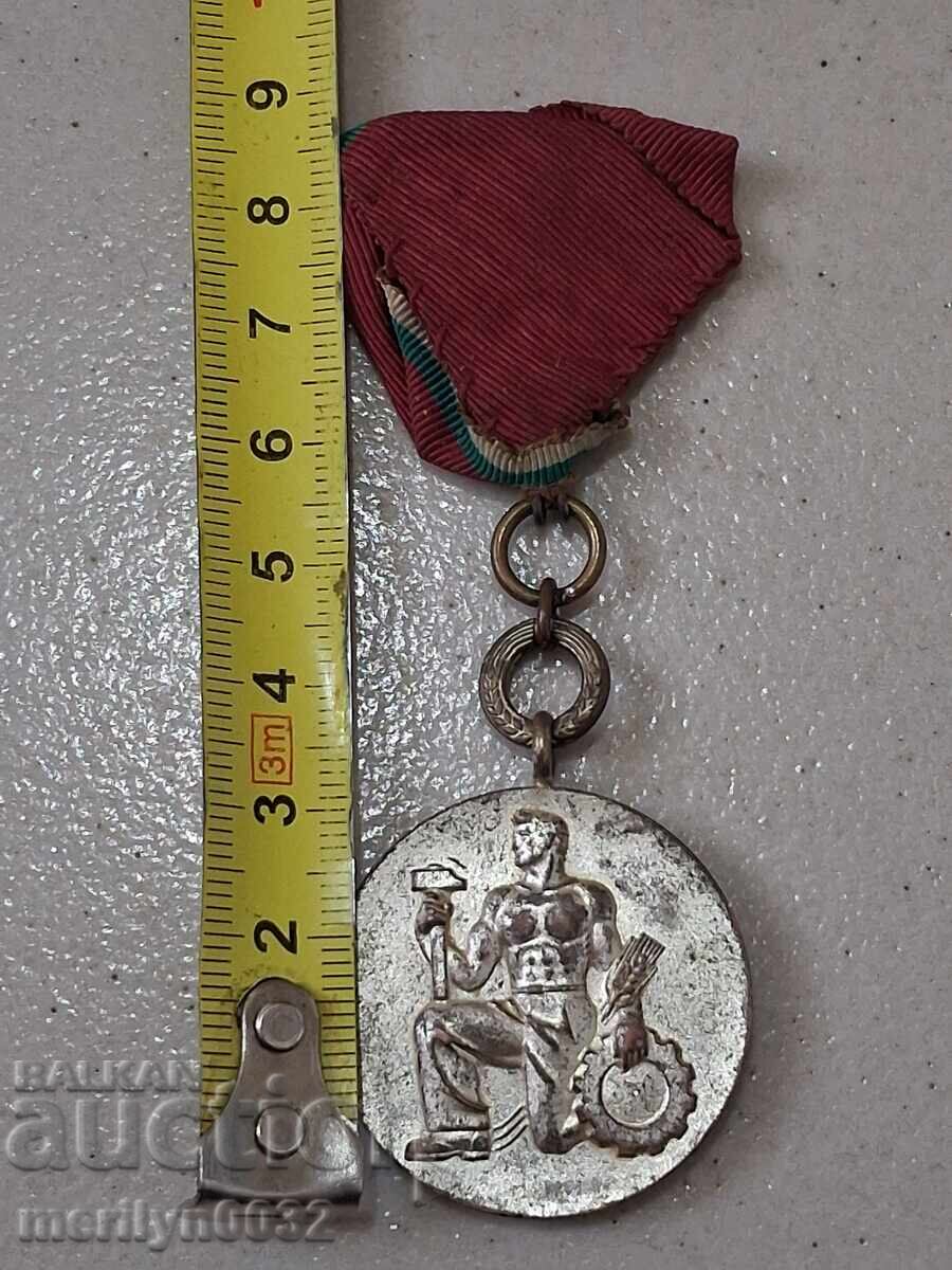 Licitație Ordinul Muncii prima emisie, medalie, insignă de piept