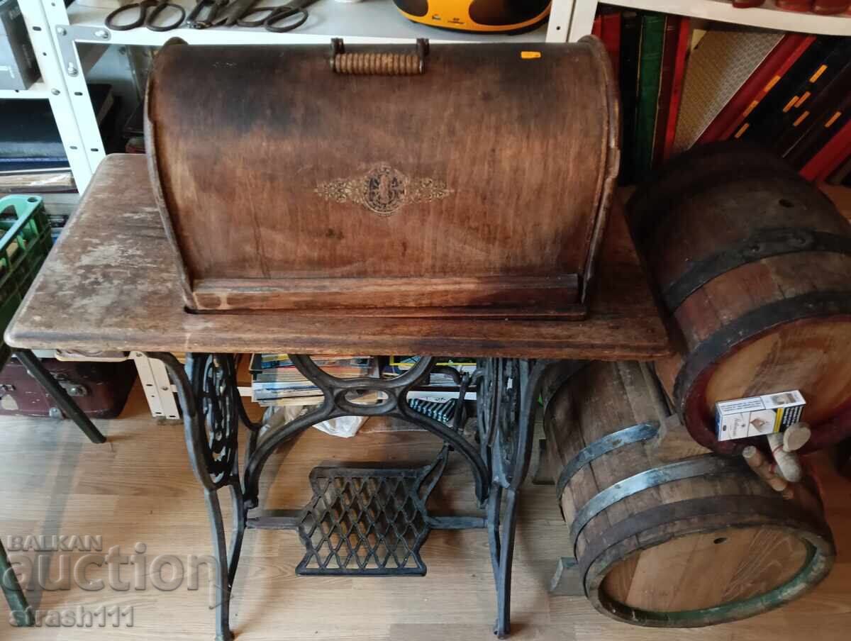 Mașină de cusut Singer cu preț € 75.00 | 146.69 BGN Mașină de cusut Singer cu preț € 75.00 | 146.69 BGN