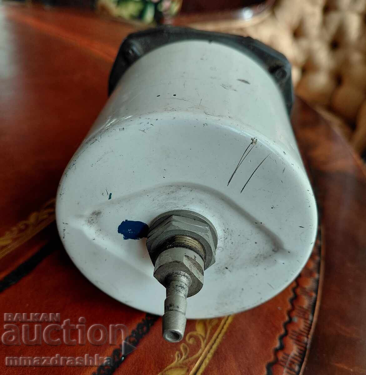 Auction  Aircraft instrument from a MIG aircraft