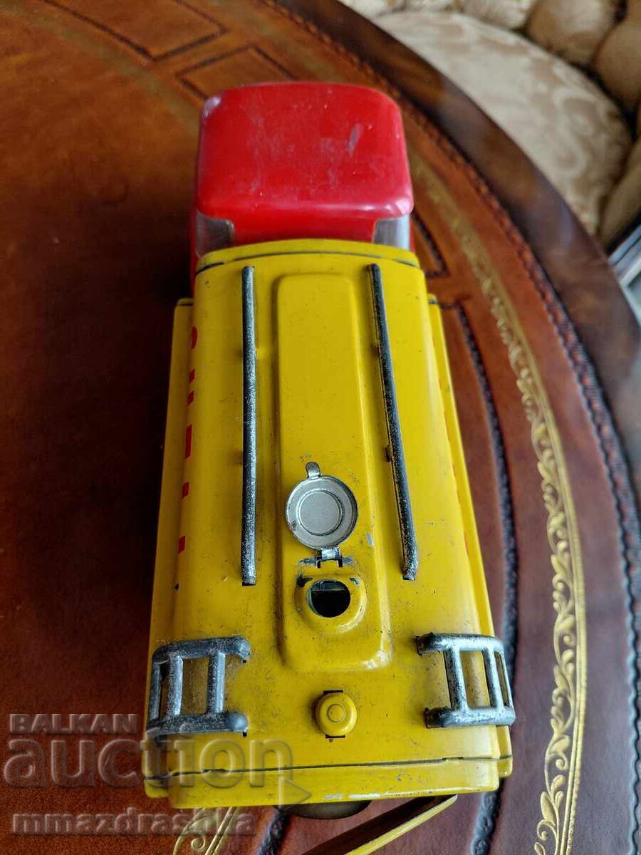 Delivery of Metal SHELL truck