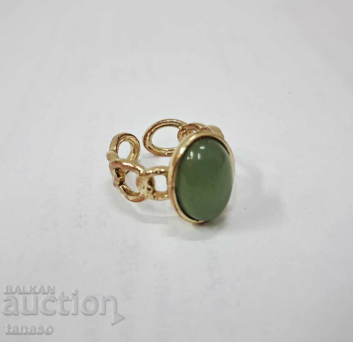 Доставка на Пръстен във винтидж стил с естествен нефрит