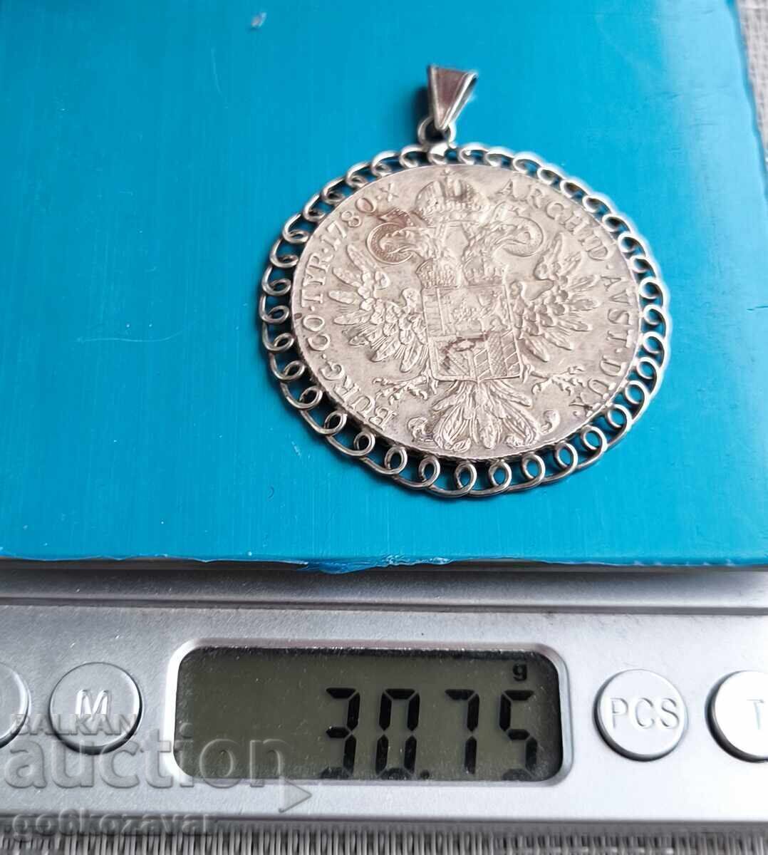 Δημοπρασία Ασημένιο μενταγιόν 1 τηλέρ Μεγάλο ασήμι περίβλημα είναι 925