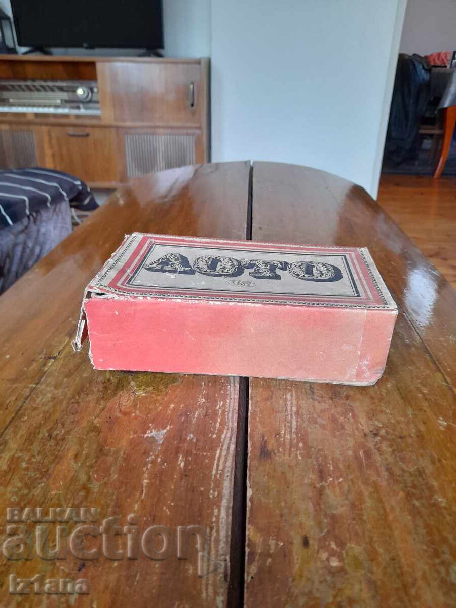 Ένα παλιό παιδικό παιχνίδι Λόττο Ένα παλιό παιδικό παιχνίδι Λόττο