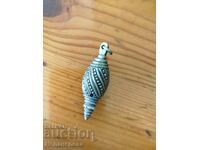 Ακροφύσιο, κούστεκ, μενταγιόν, σαχάν