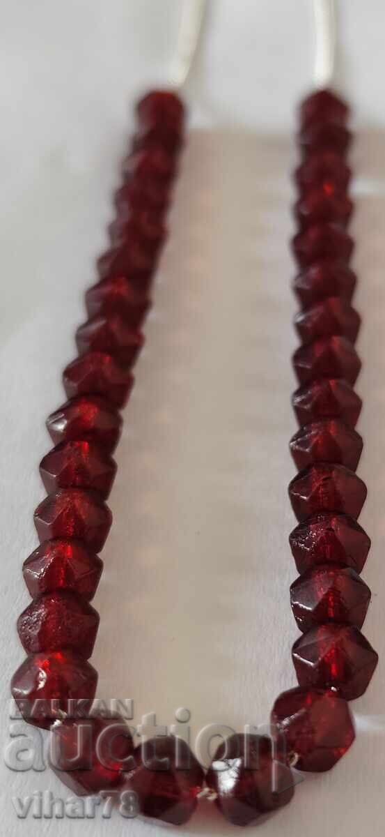 SILVER NECKLACE WITH GARNET