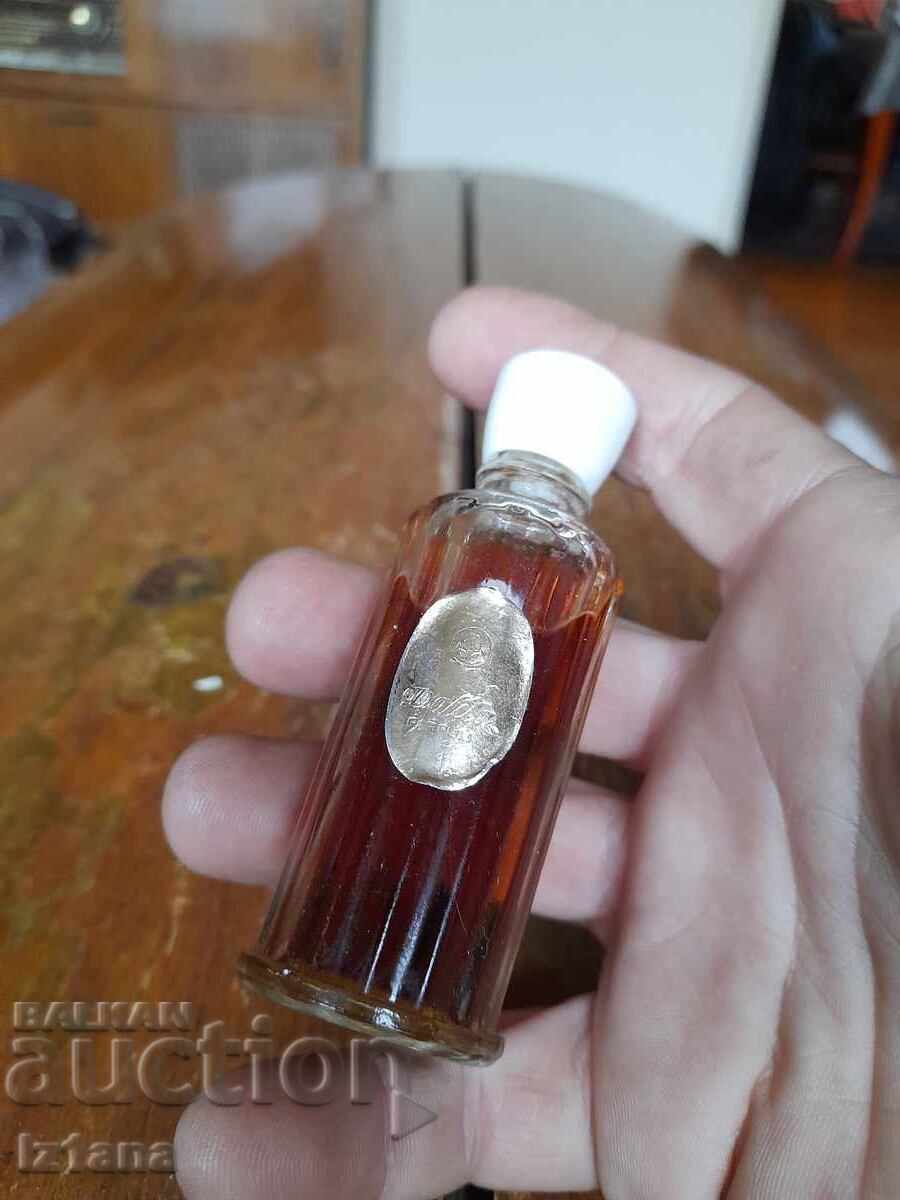 Стар парфюм Dalia с цена € 45.00 | 88.01 лв.