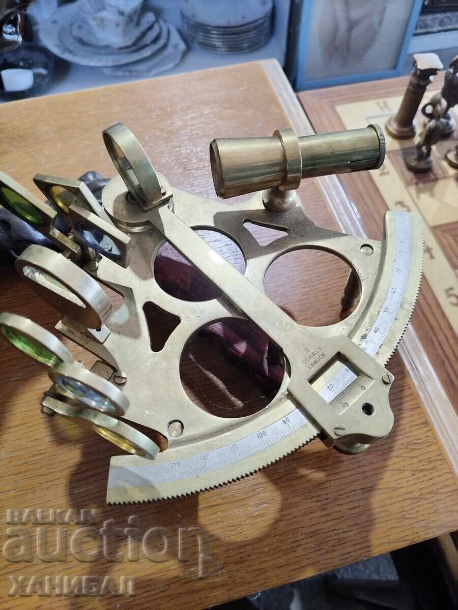 МОРСКИ СЕКСТАНТ В ОТЛИЧНО СЪСТОЯНИЕ с цена € 100.00 | 195.58 лв.