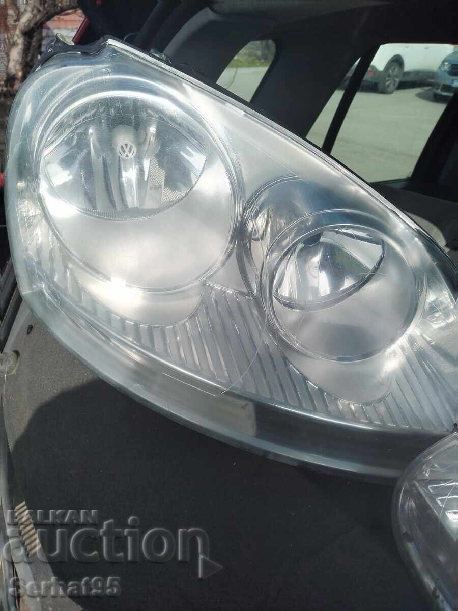 Delivery of Headlights for Golf 5