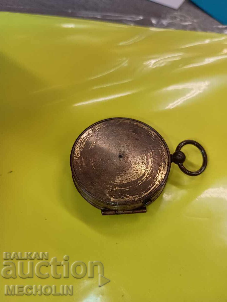 РЕТРО колекционерски месингов компас с цена € 11.00 | 21.51 лв.