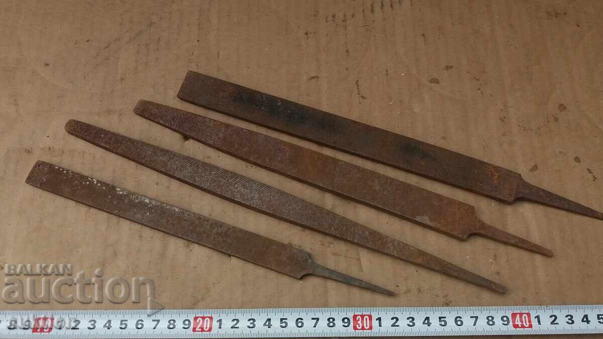 LOT DE 4 PUI - EXCELENTE cu preț € 2.99 | 5.85 BGN