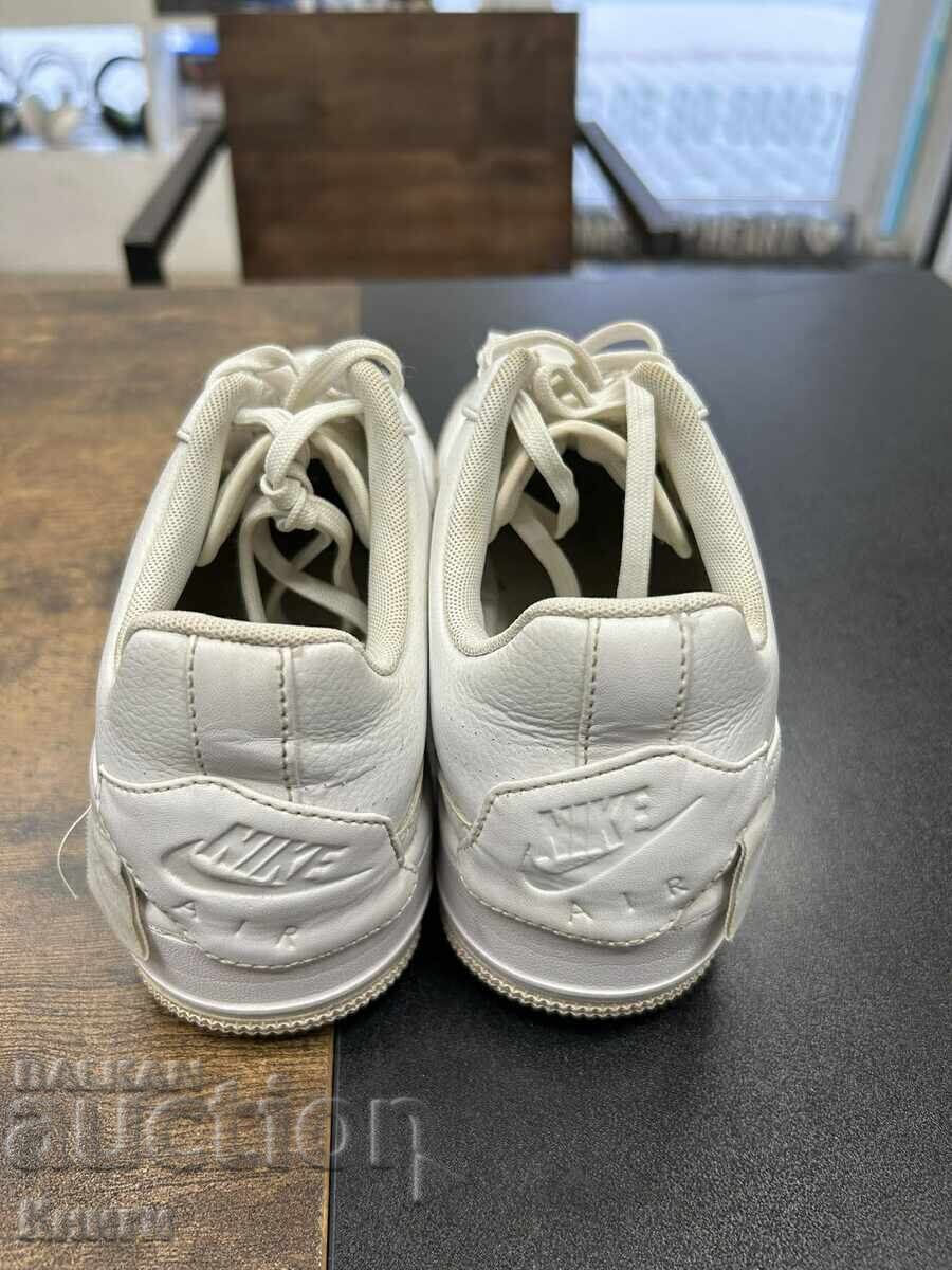 Pantofi sport Nike - mărimea 38.5 cu preț € 10.00 | 19.56 BGN