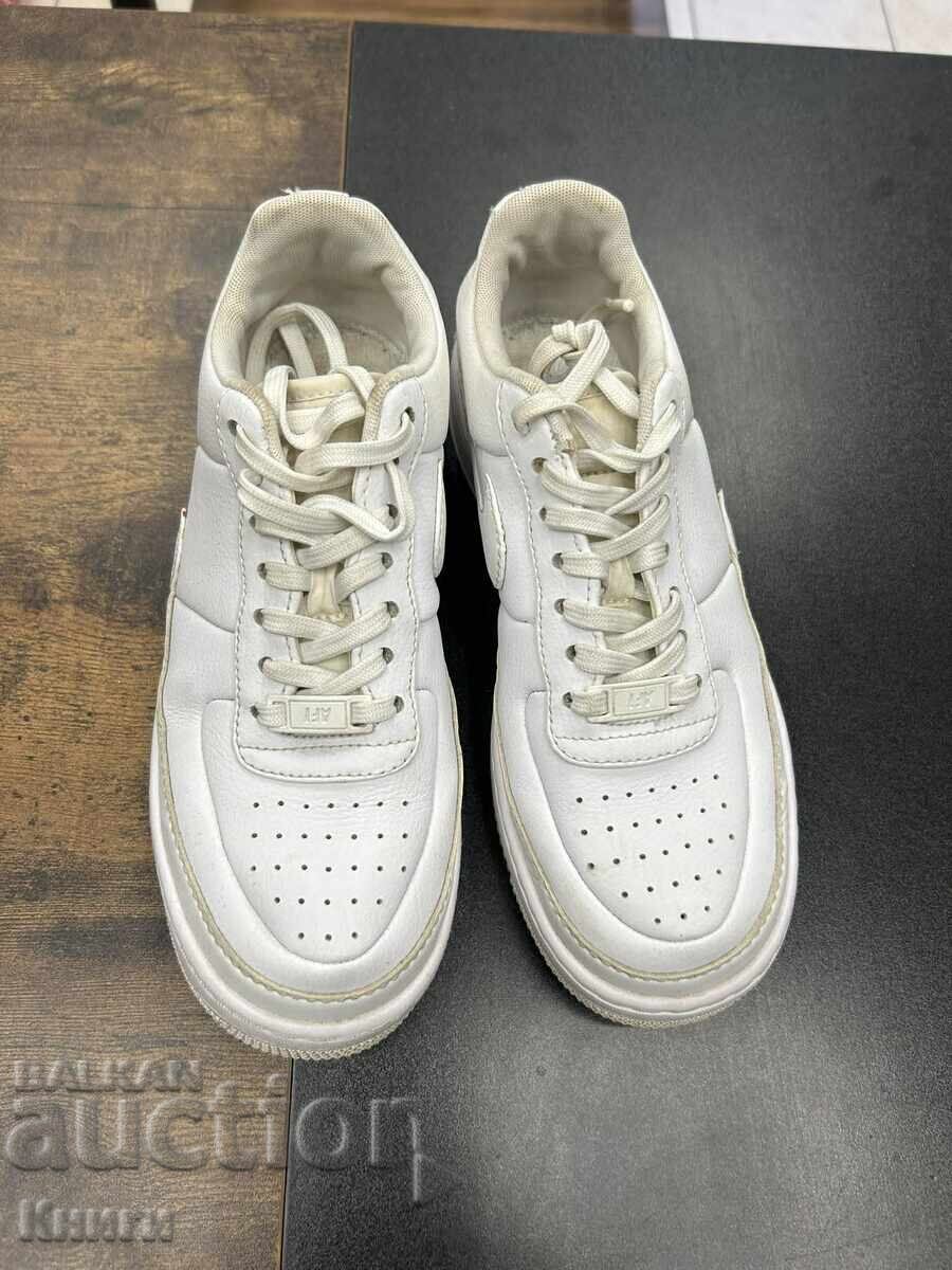 Livrarea Pantofi sport Nike - mărimea 38.5