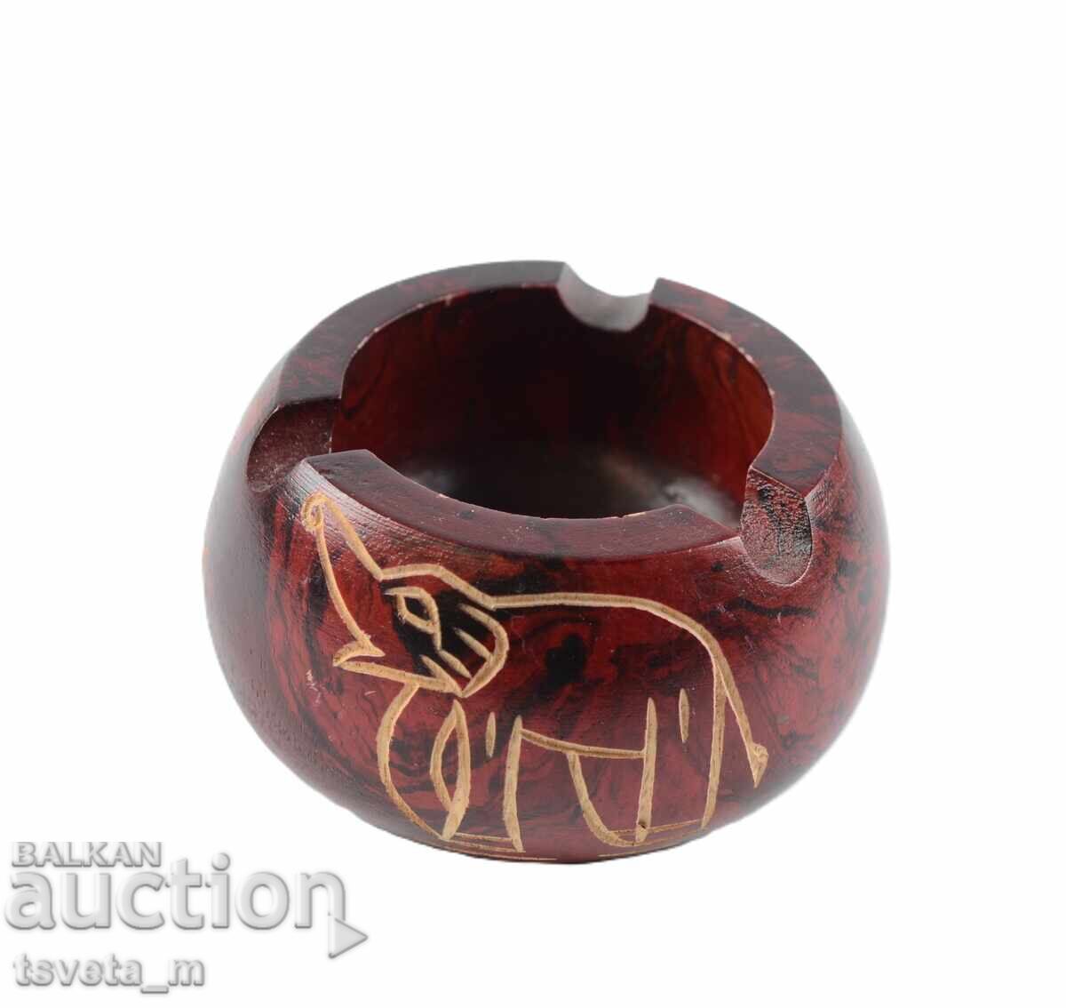 Cenușar rotund din lemn cu preț € 5.00 | 9.78 BGN