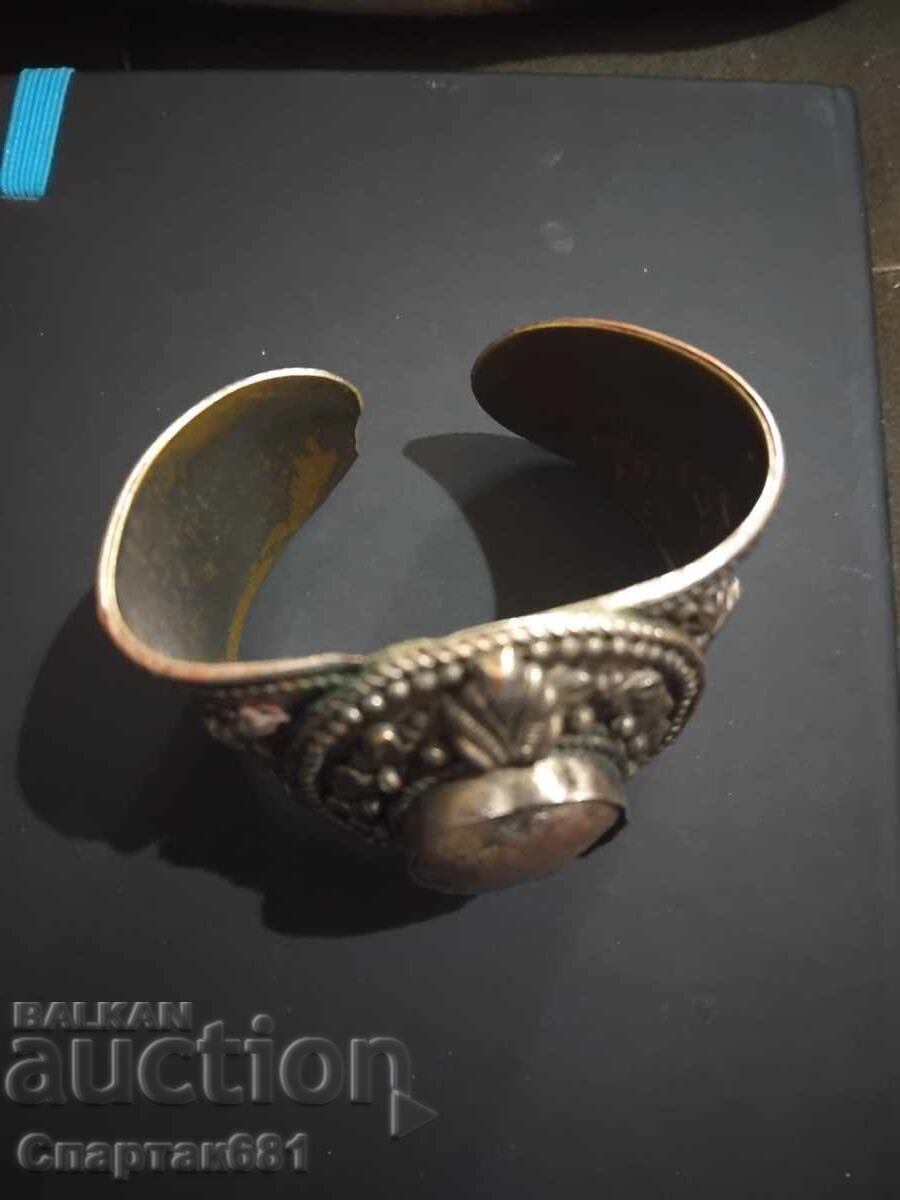 Гривна с цена € 1.00 | 1.96 лв. Гривна с цена € 1.00 | 1.96 лв.