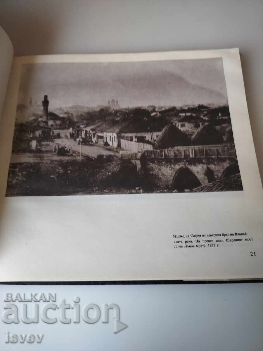 Sofia între două secole, ediția 1987 cu preț € 6.00 | 11.73 BGN Sofia între două secole, ediția 1987 cu preț € 6.00 | 11.73 BGN