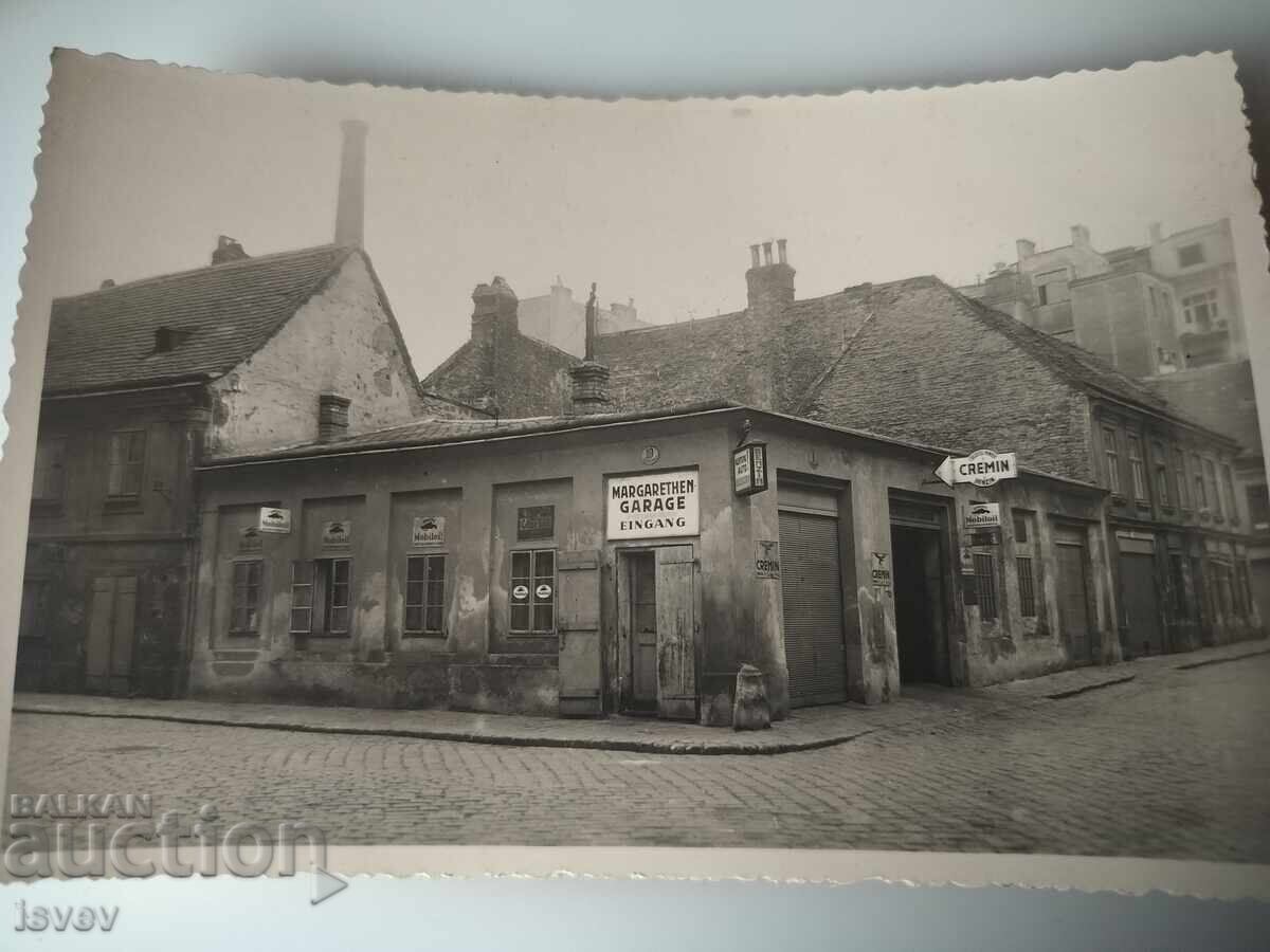 Delivery of Old postcard service for cars in Vienna