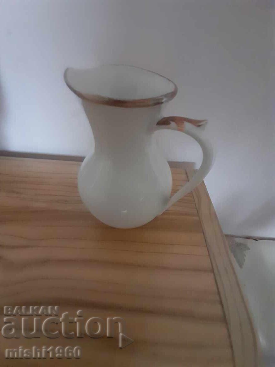 Πορσελάνινη γαλατιέρα