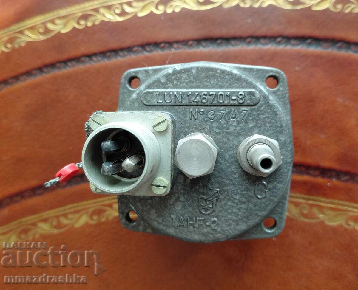 Aircraft Switch with price € 2.01 | 3.93 BGN