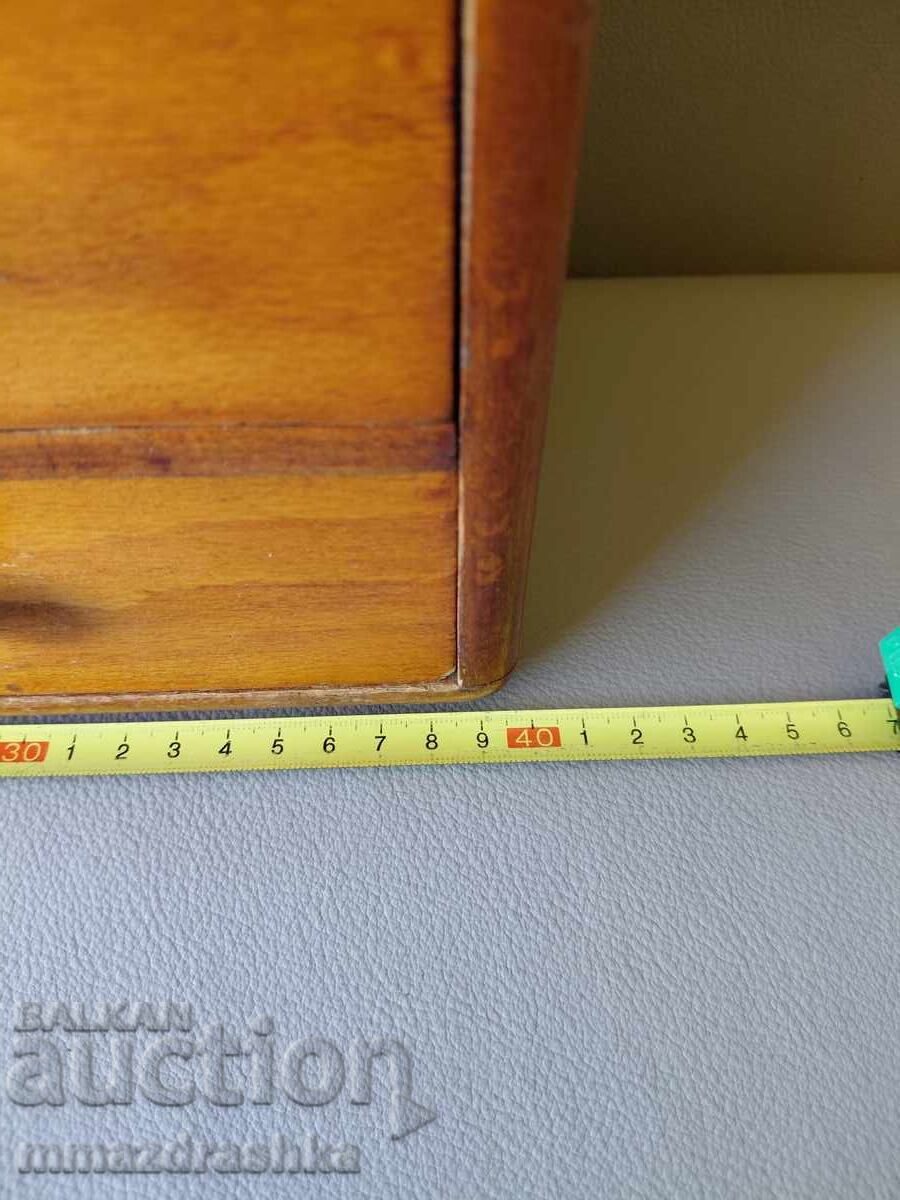 Old wooden first aid kit - 7