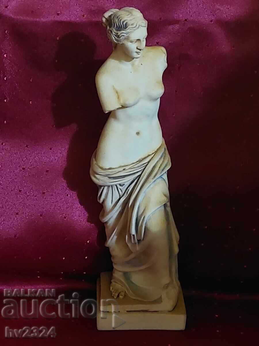 Statuie a lui Venus din Milo din alabastru