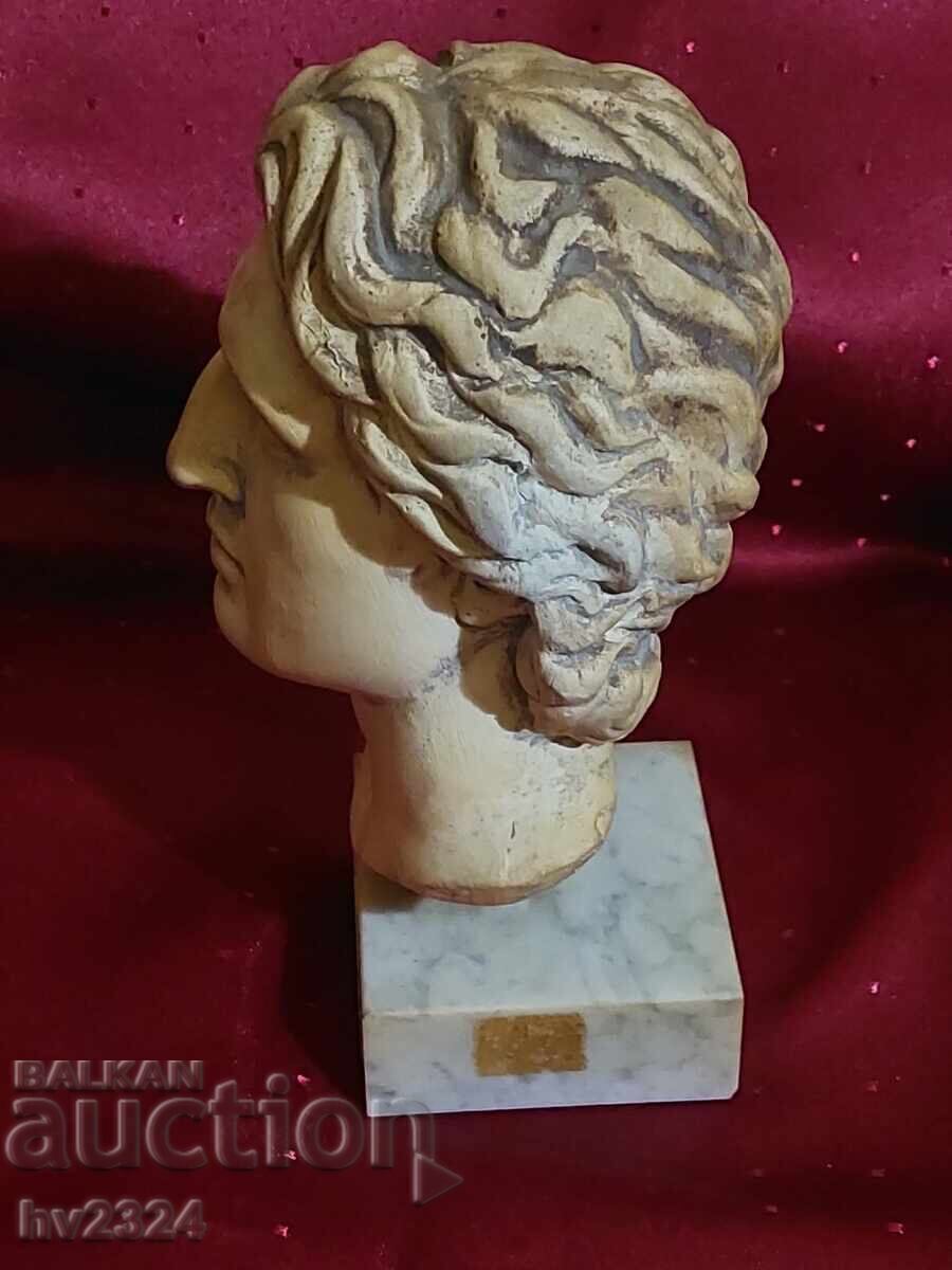 Auction Bust sculpture of Alexander the Great in alabaster Auction Bust sculpture of Alexander the Great in alabaster