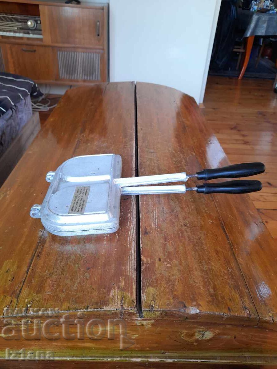 Παλιά συσκευή για ψήσιμο σάντουιτς
