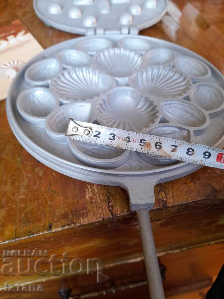 O formă veche pentru coacerea dulciurilor - 7