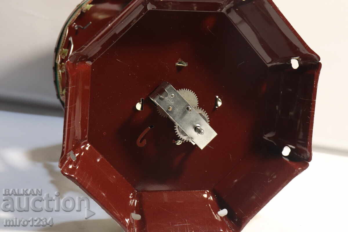 ЛАМАРИНЕНА ТЕНЕКИЕНА  МЕХАНИЧНА  ИГРАЧКА  ВЪРТЕЛЕЖКА - 6