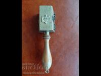 Нацистка призма със свастики