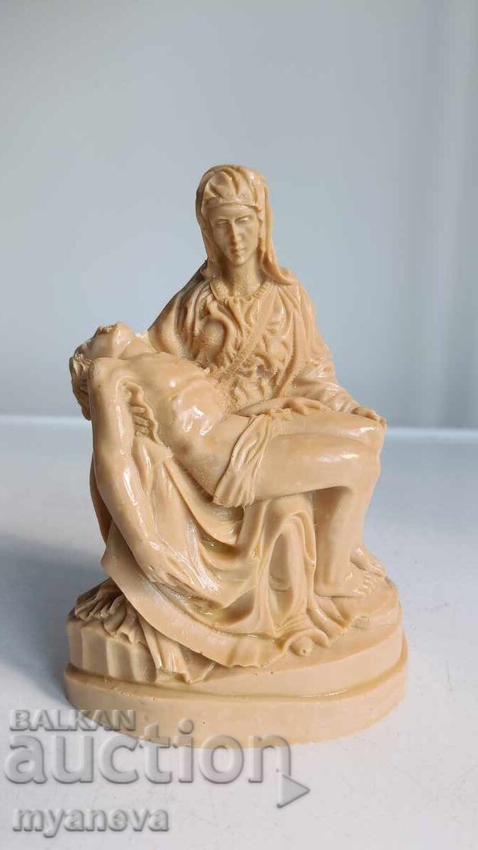 Αγαλματίδιο "Πιετά" του Μιχαήλ Άγγελου με τιμή € 30.00 | 58.67 BGN