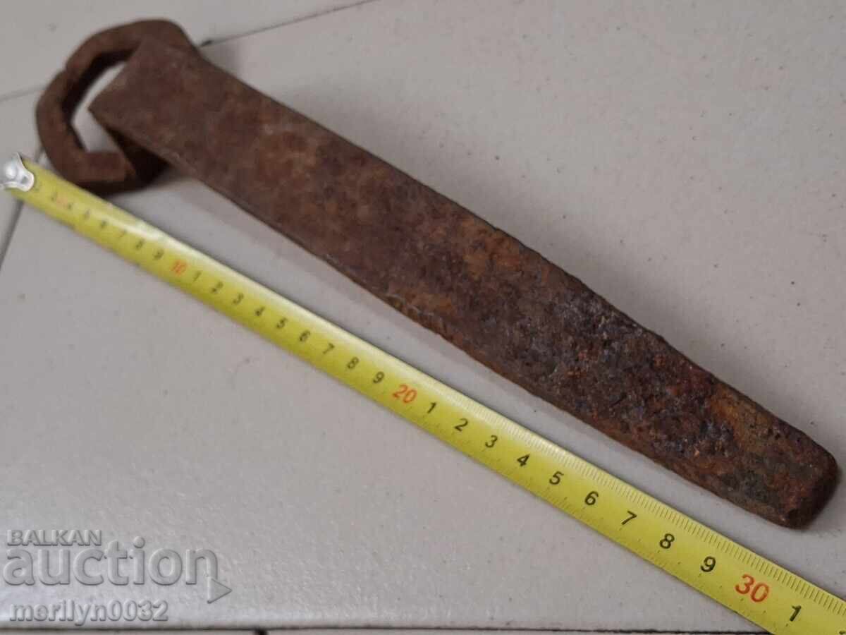 Cheie veche forjată de fierar pentru căruță - 6 Cheie veche forjată de fierar pentru căruță - 6