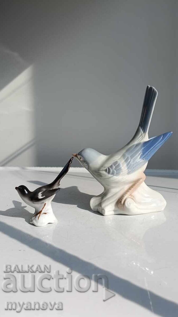 Auction  Porcelain, collectible bird figurines