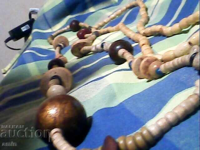 Coliere lungi vechi din lemn