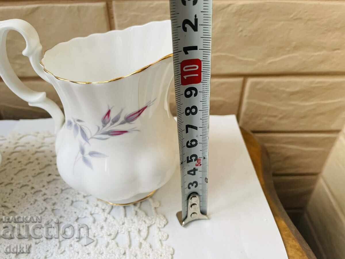 Аукцион ROYAL ALBERT красив комплект от Англия - рози