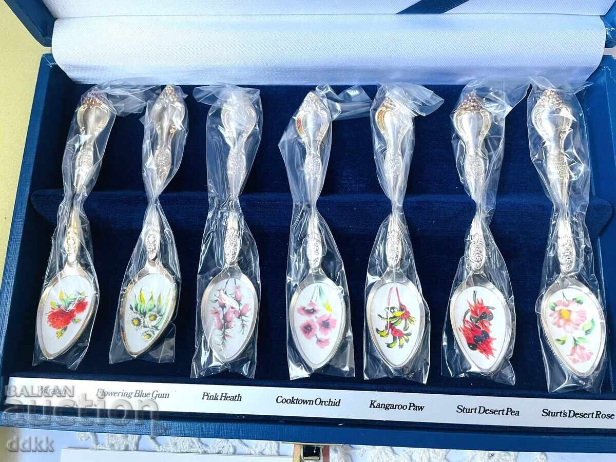 Linguri argintate frumoase din Japonia cu flori sălbatice