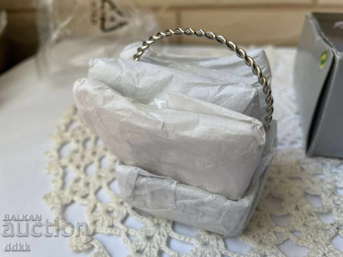 Delivery of Beautiful new silver-plated napkin rings from England, 4 pcs Delivery of Beautiful new silver-plated napkin rings from England, 4 pcs
