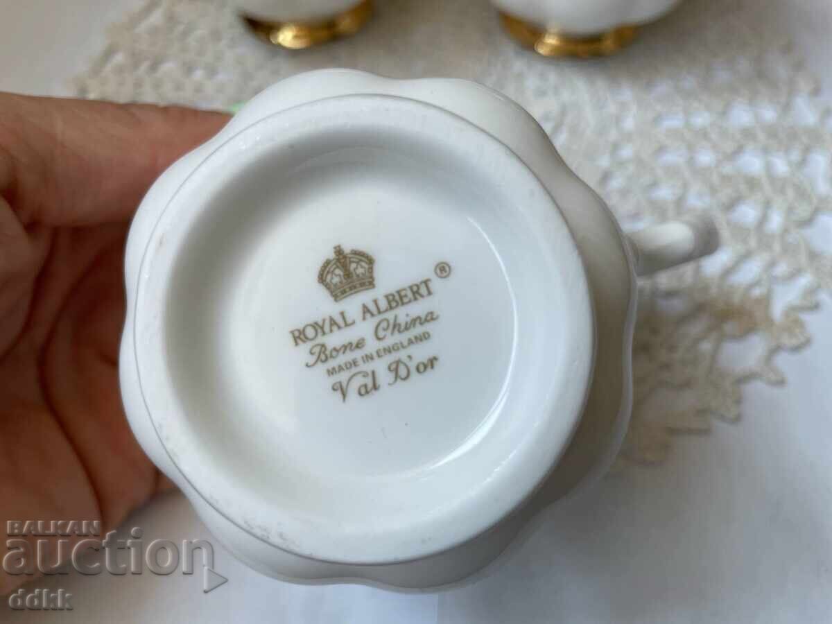 Аукцион ROYAL ALBERT стилни и изискани чаши за чай или дълго кафе