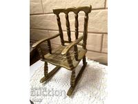 Μικρή κουνιστή καρέκλα από ορείχαλκο από την Αγγλία