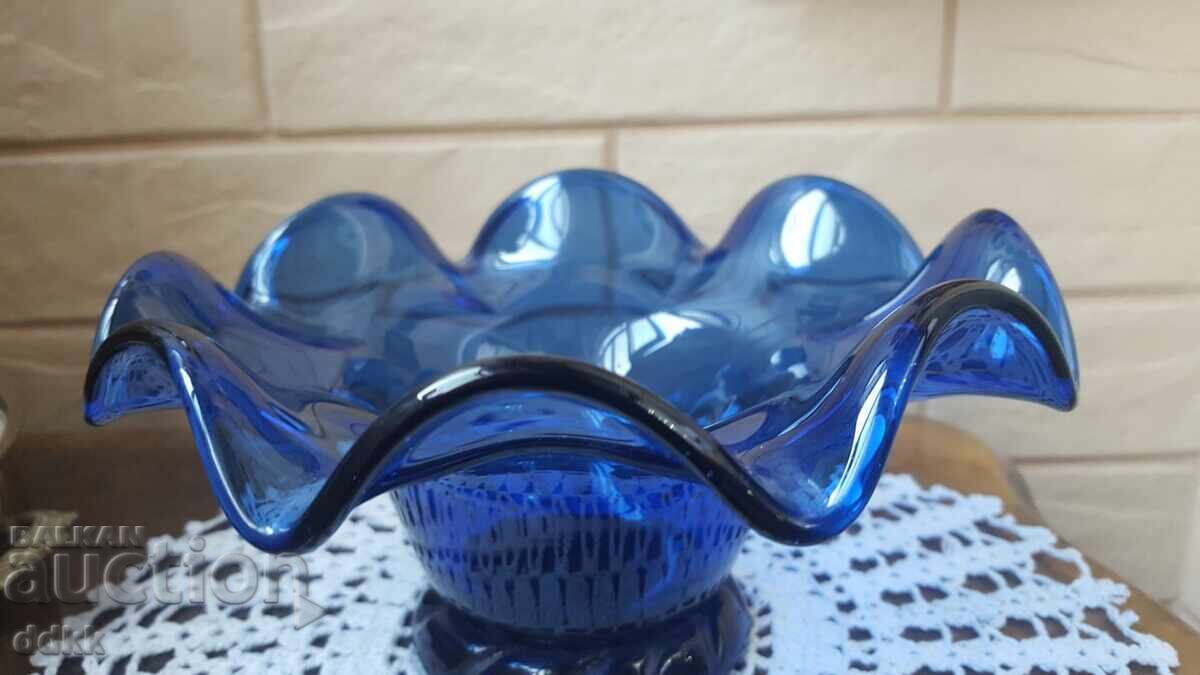 O frumoasa cutie albastra de bomboane, cumparata o singura data cu preț € 10.00 | 19.56 BGN