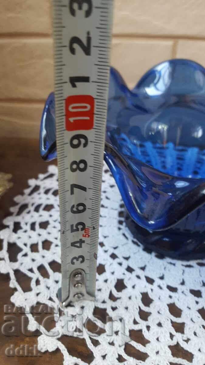 O frumoasa cutie albastra de bomboane, cumparata o singura data - 6