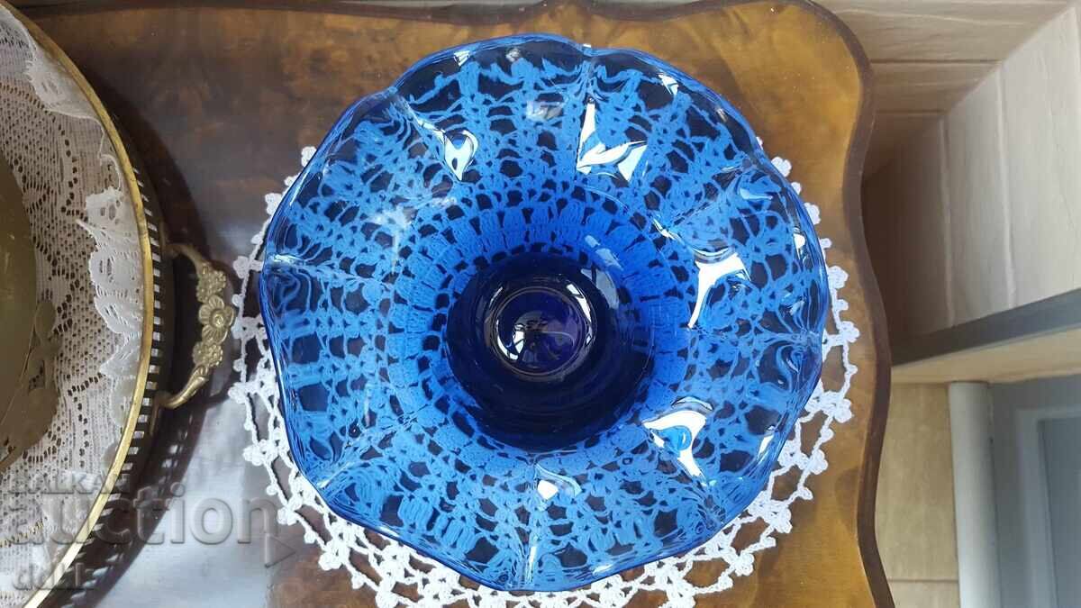 O frumoasa cutie albastra de bomboane, cumparata o singura data - 7