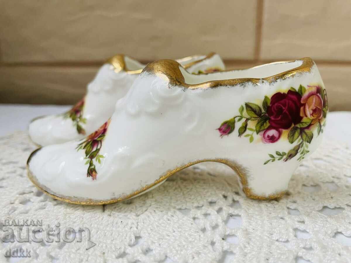 ROYAL ALBERT красиви обувки от костен порцелан от Англия