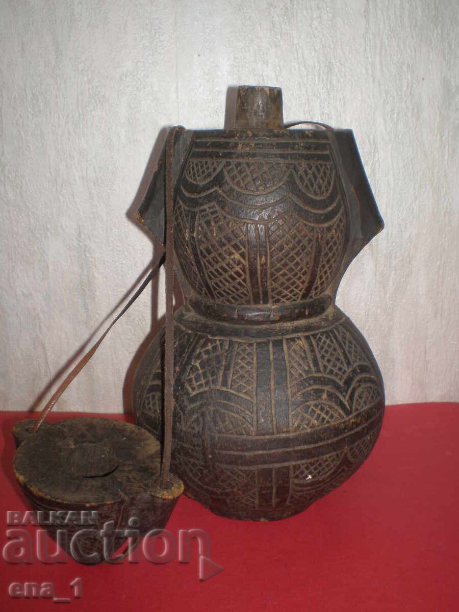 Vas vechi din lemn, de epocă Renașterii, pentru apă, din secolul al XIX-lea cu preț € 99.99 | 195.56 BGN