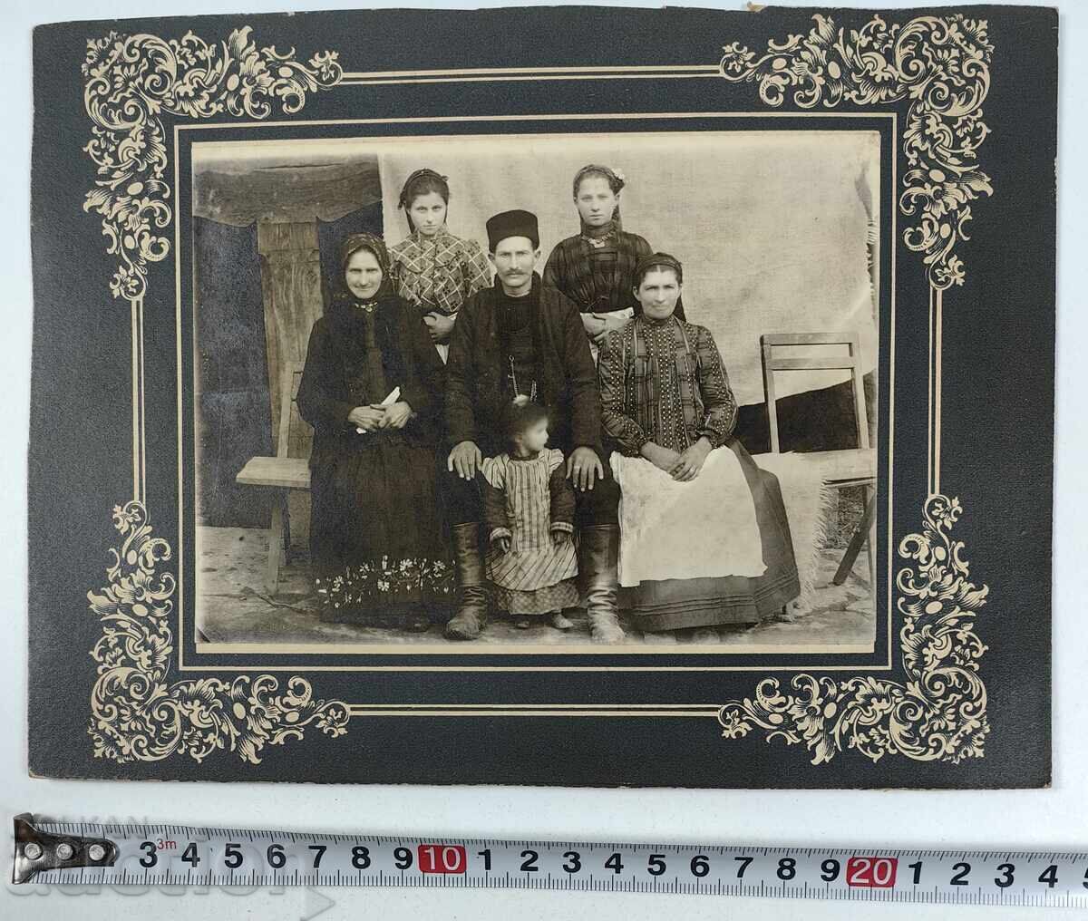 FOTOGRAFIE DE FAMILIE ÎN STIL RENASCENTAL, CARTON PERFECTĂ